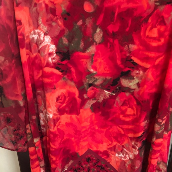 Like New red rose Macys Style & Co tunic top - Picture 3 of 3